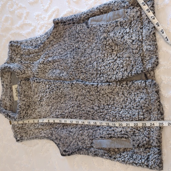 Fuzzy Gray Vest - Picture 5 of 9